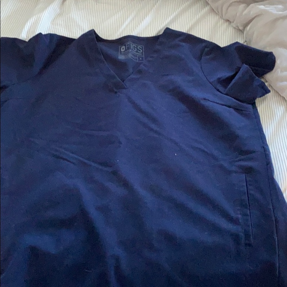 Figs maternity top size small